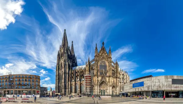 فرانكفورت - رحلة بحرية على نهر الراين - كولون – أمستردام ( الخميس )